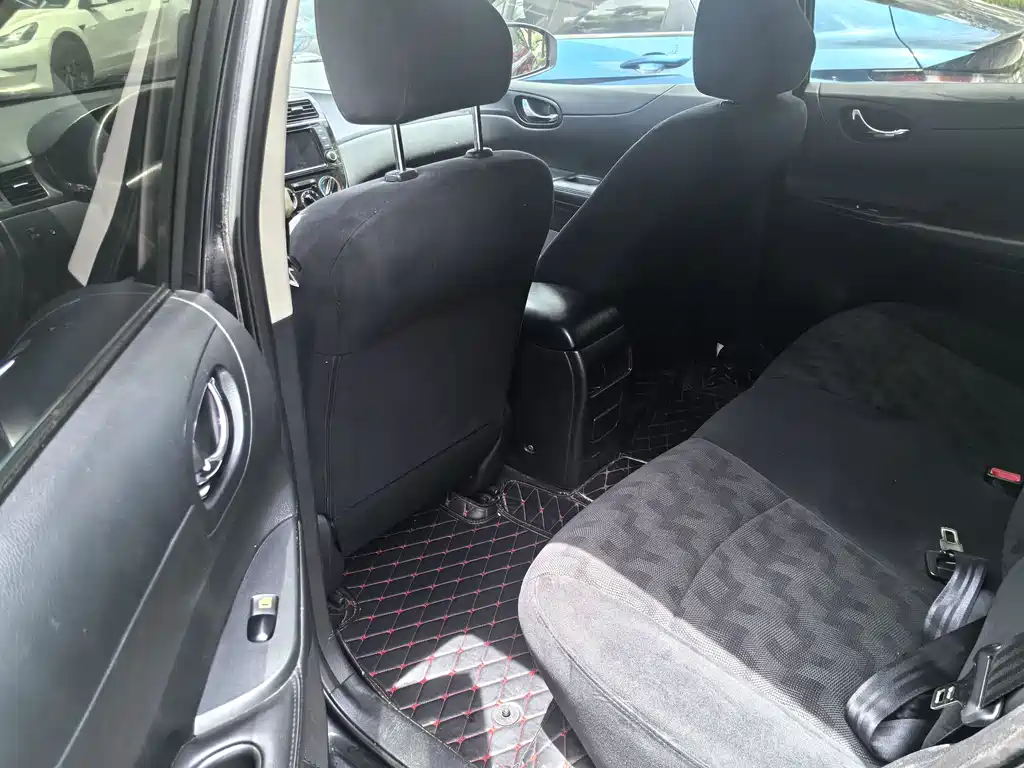 Nissan Tiida 2013