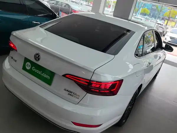 Volkswagen Sagitar 2020