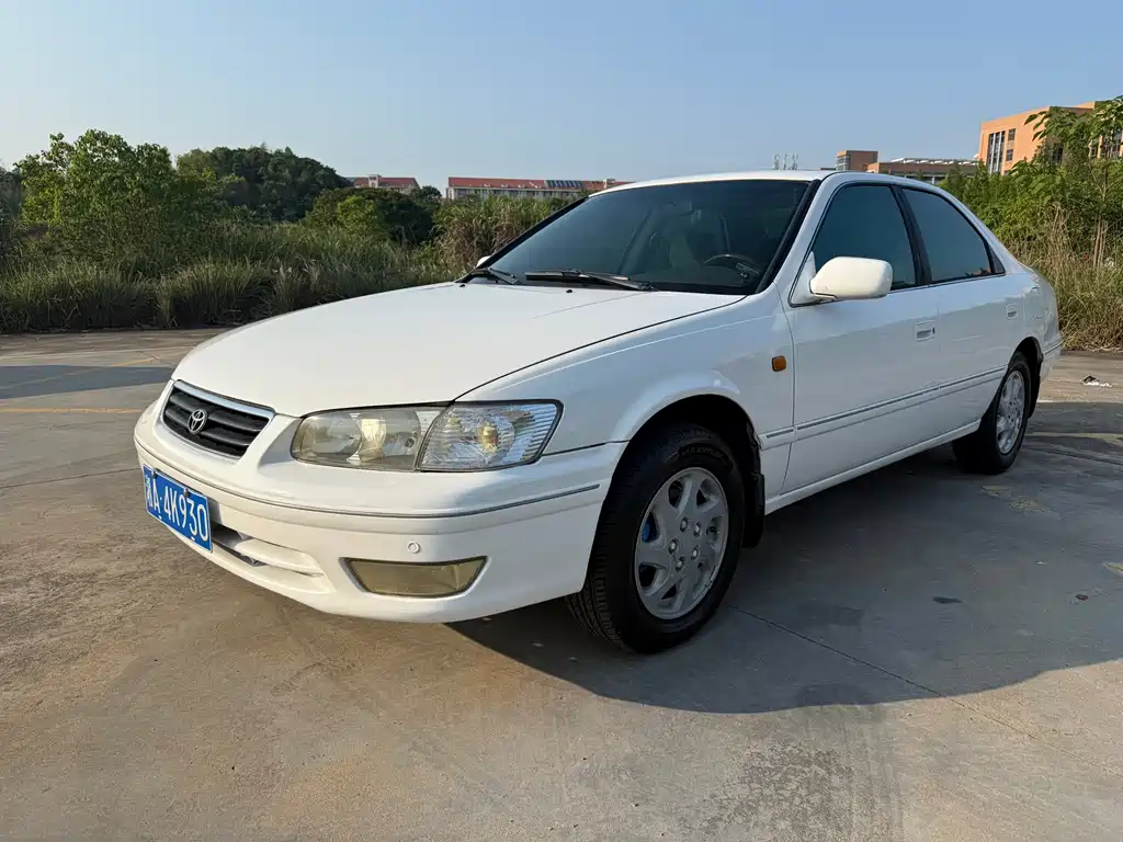 Toyota Camry 2001 — фото 1