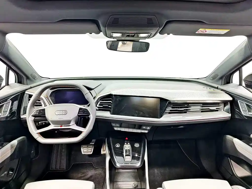 Audi Q4 e-tron 2023 — фото 12