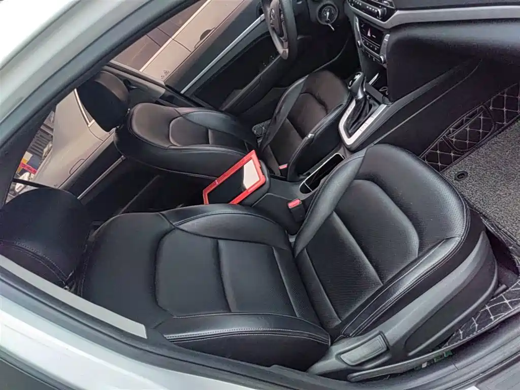 Hyundai Elantra 2019 — фото 25