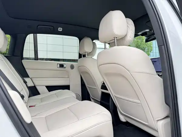 Li Auto L6 2025