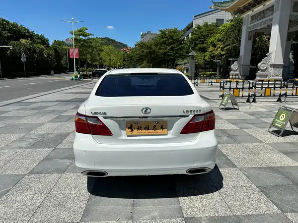 Lexus LS 2006