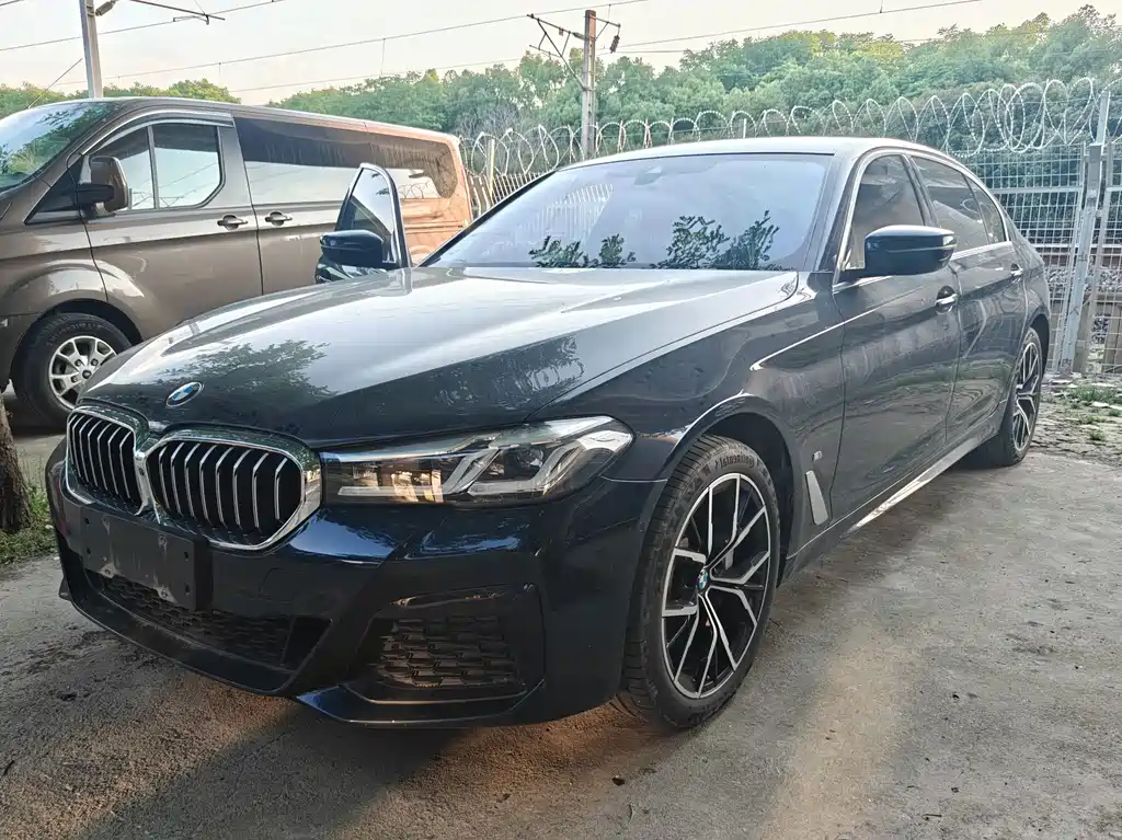 BMW 5 Series 2022 — фото 1