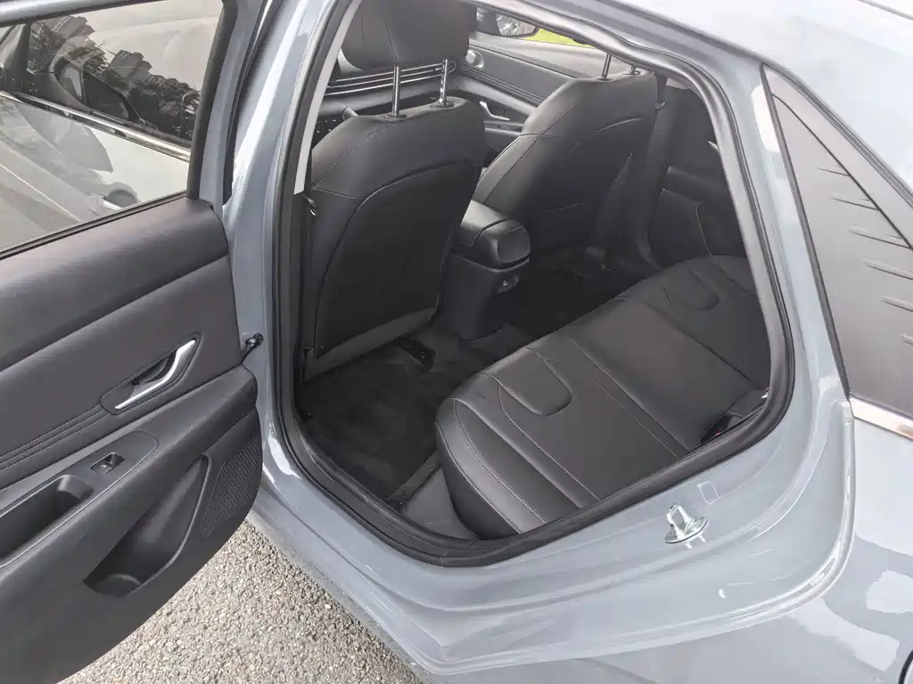 Hyundai Elantra 2021 — фото 10