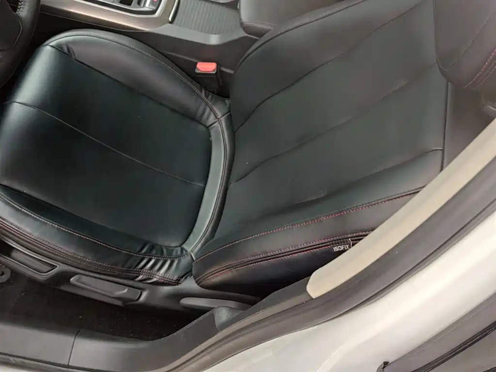 Peugeot 408 2018 — фото 15