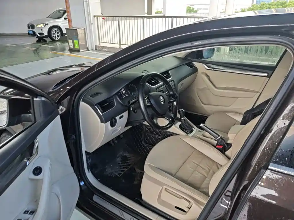 Skoda Octavia 2015 — фото 16