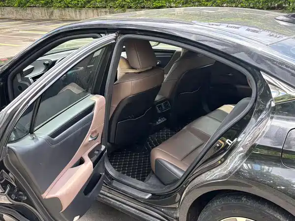Lexus ES 2022