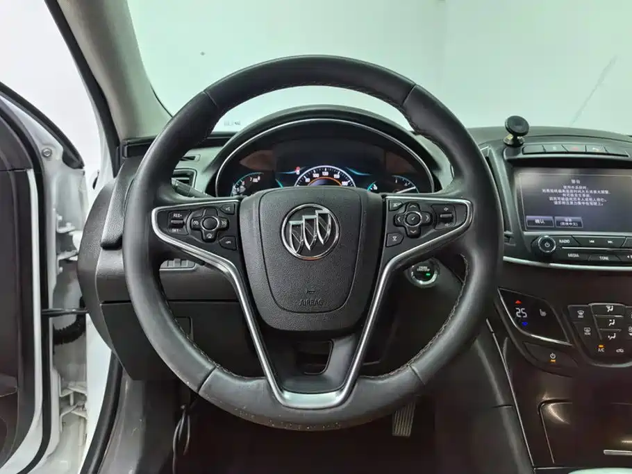 Buick Regal 2017 — фото 14