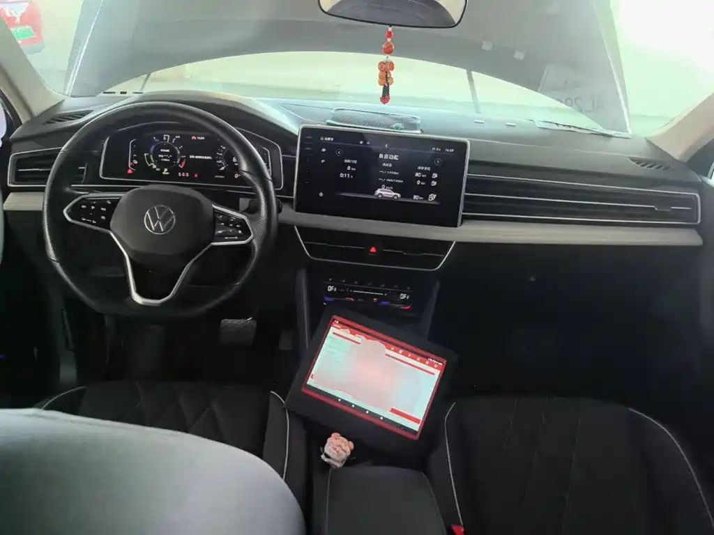 Volkswagen Tiguan L Plug-In Hybrid 2023 — фото 10
