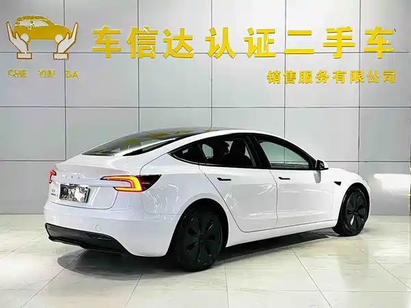 Tesla Model 3 2024