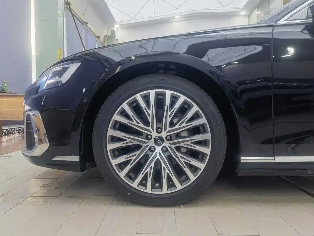 Audi A8 — фото 14