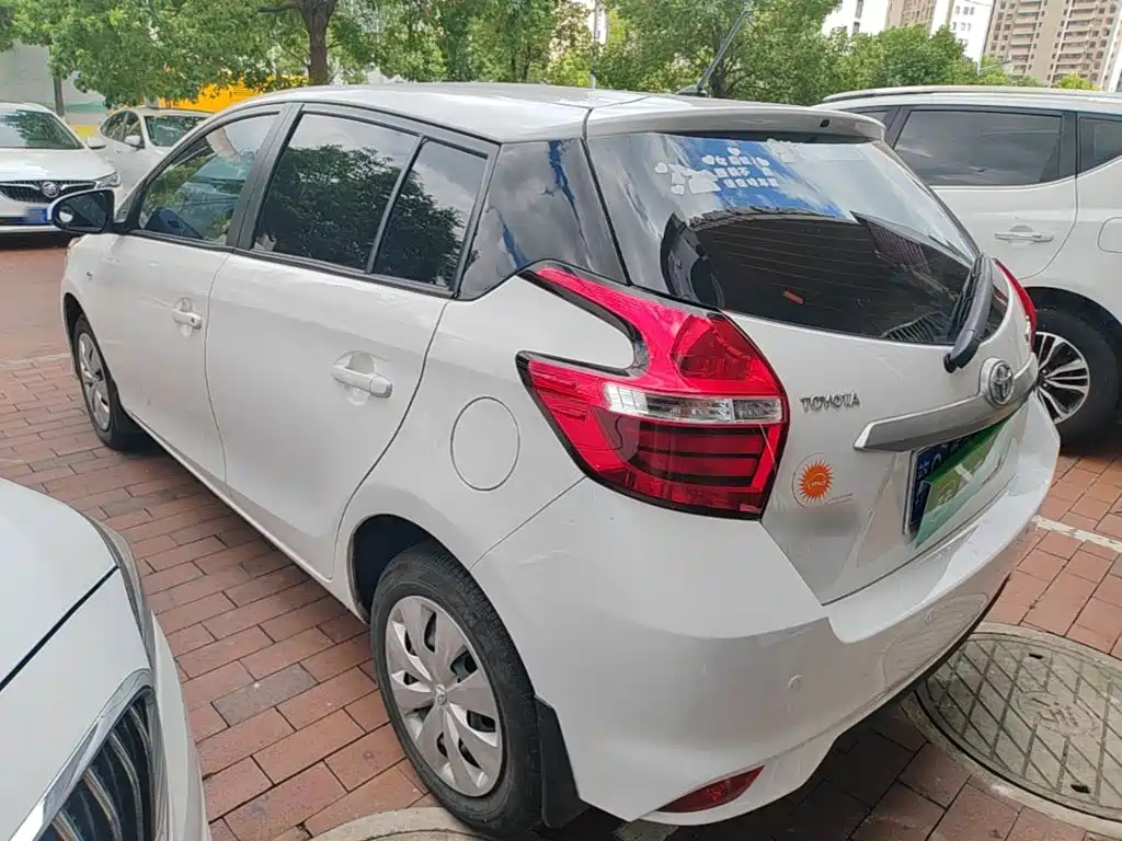 Toyota Yaris L 2023 — фото 5