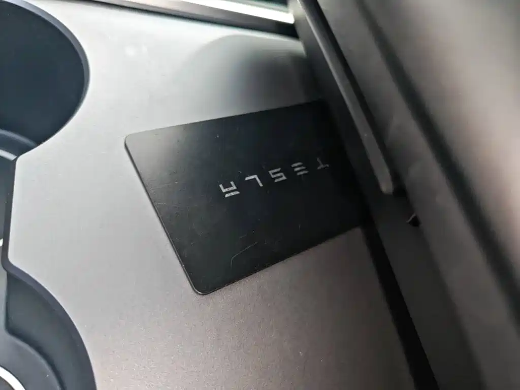 Tesla Model Y 2024 — фото 9