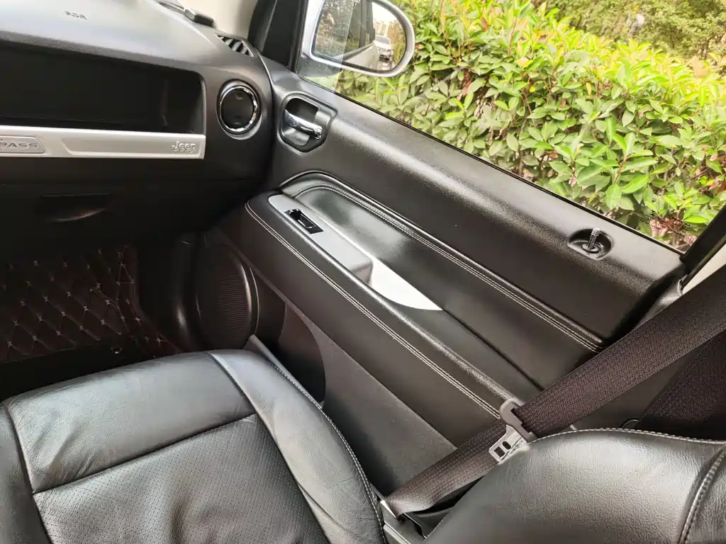 Jeep Compass 2015 — фото 8