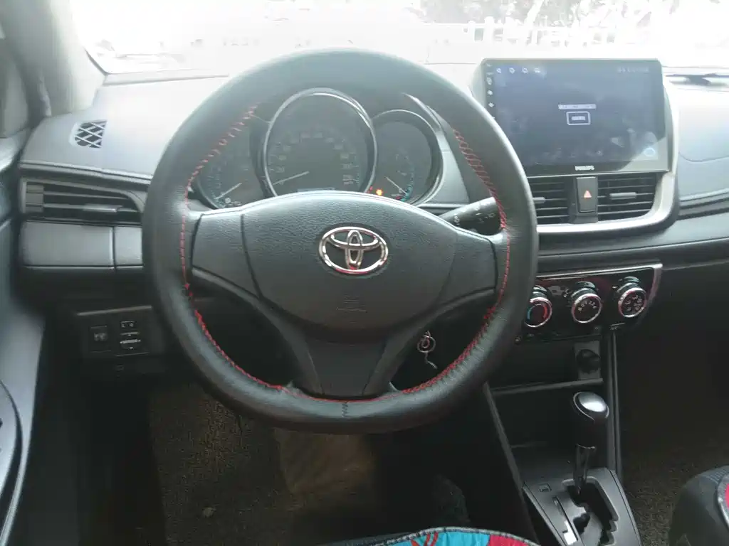 Toyota Yaris L 2018 — фото 10