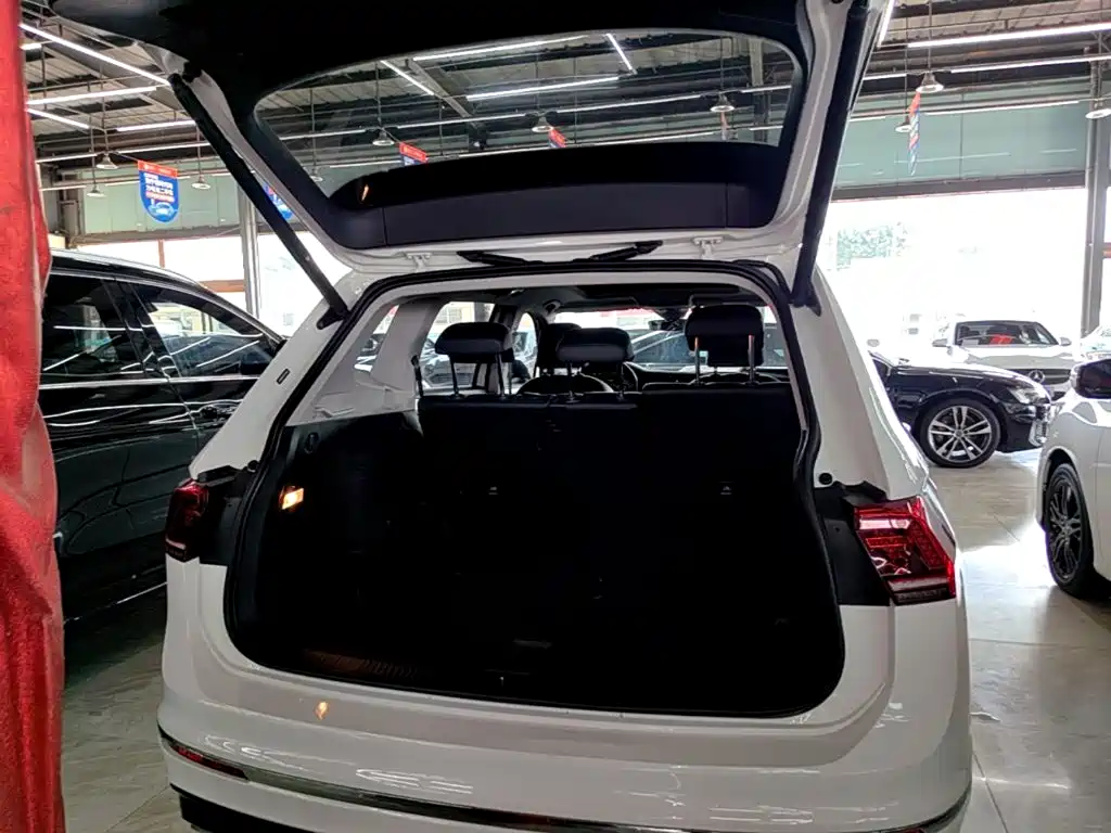 Volkswagen Tiguan L PHEV 2021 — фото 19