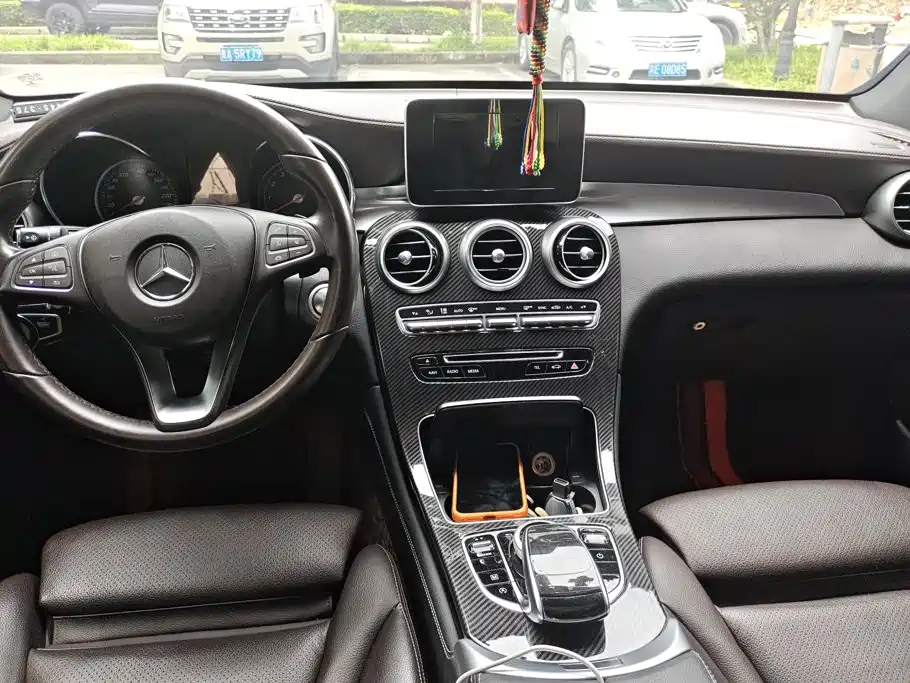 Mercedes-Benz GLC 2018 — фото 12