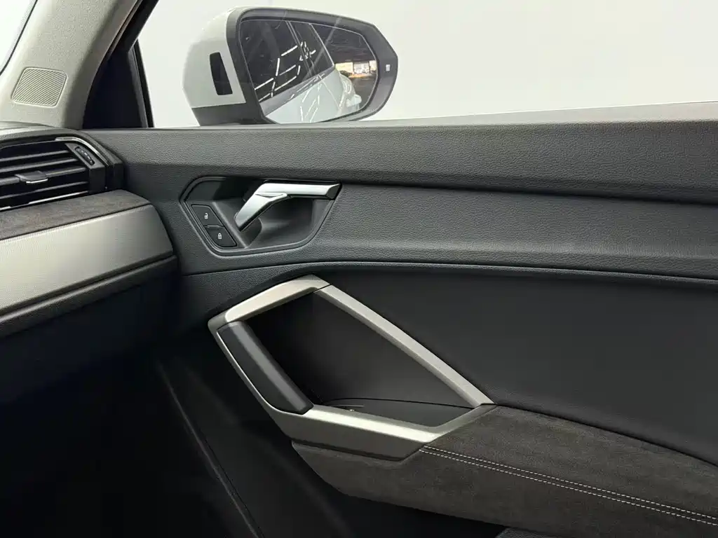 Audi Q3 2021 — фото 14