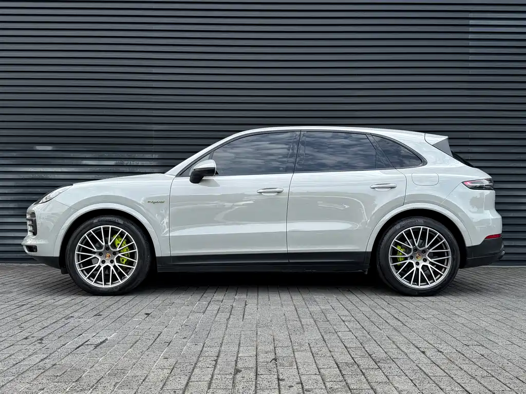 Porsche Cayenne Hybrid 2023