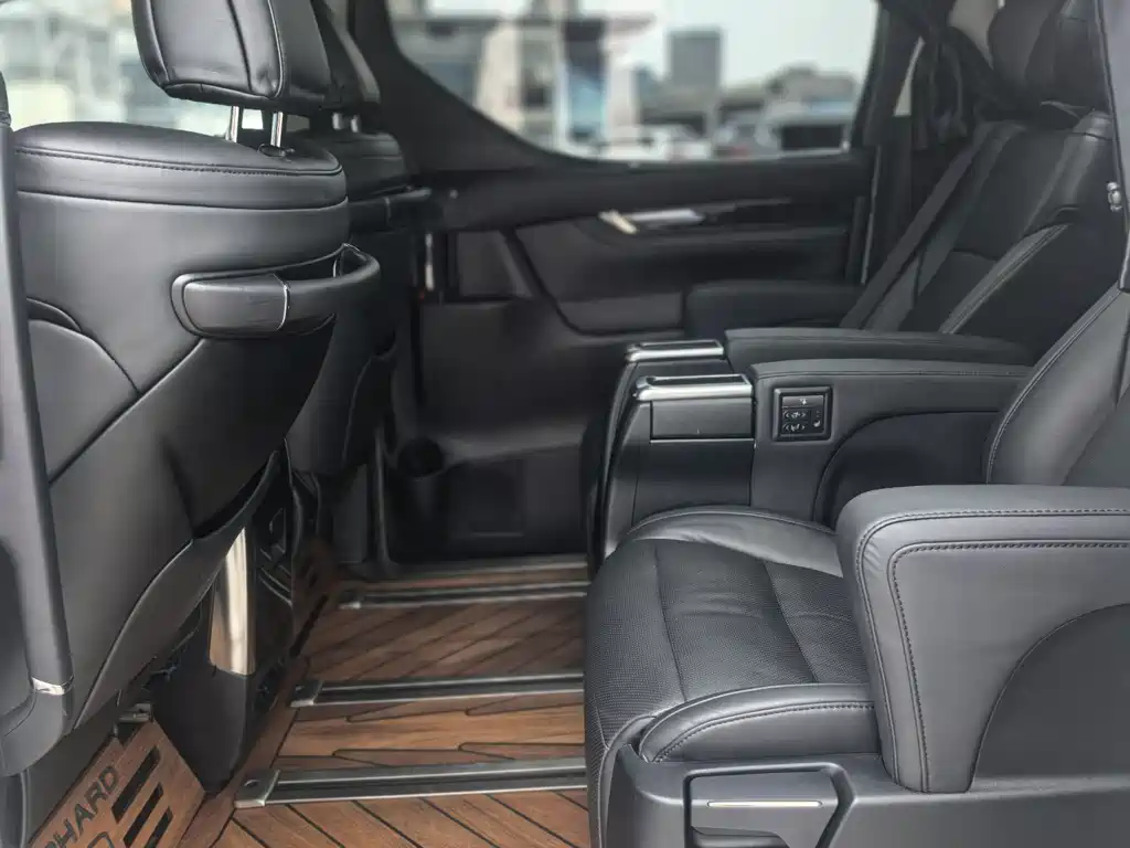 Toyota Vellfire 2020 — фото 10