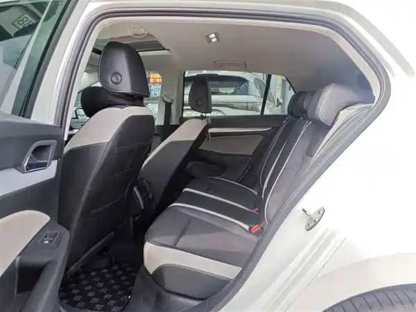 Volkswagen Golf 2025