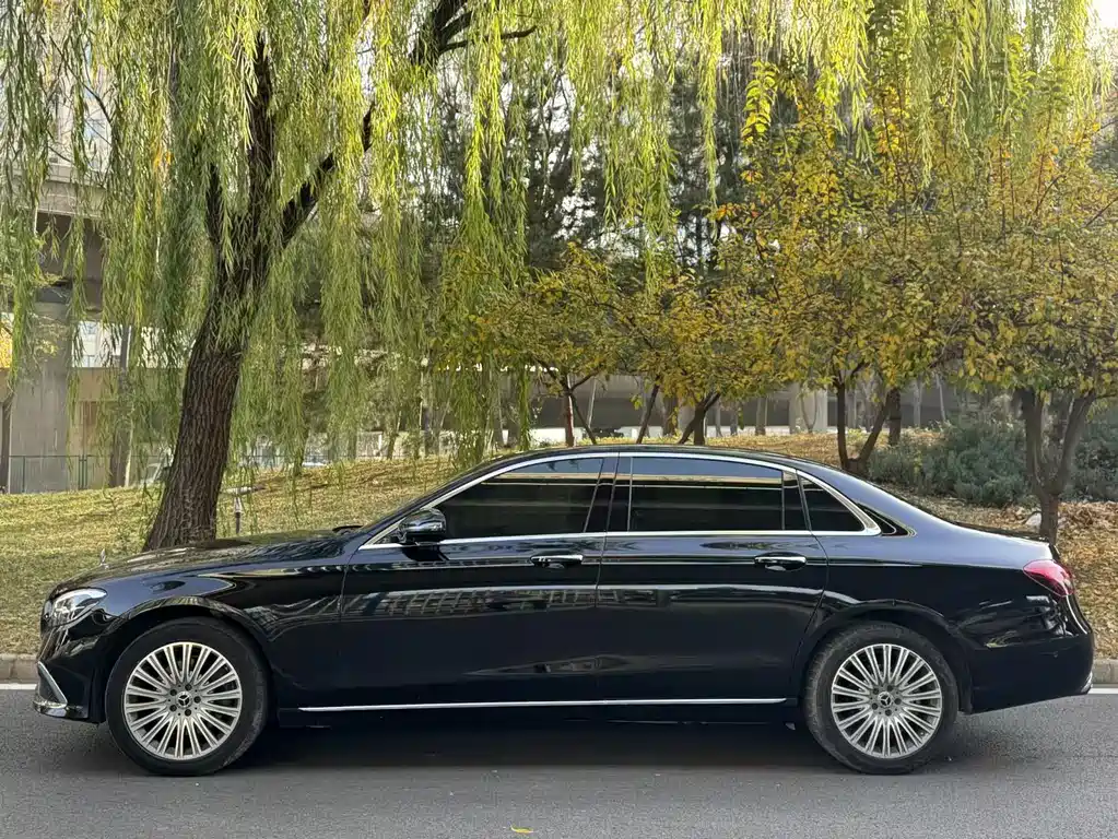 Mercedes-Benz E-Class 2023 — фото 3