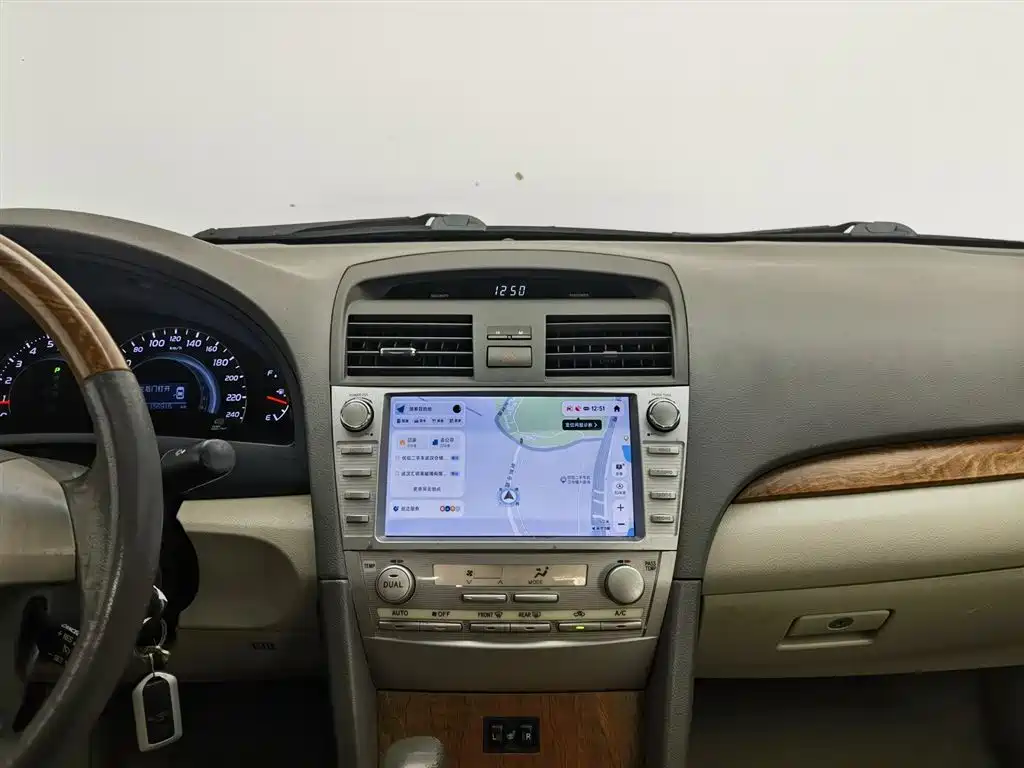 Toyota Camry 2011 — фото 12