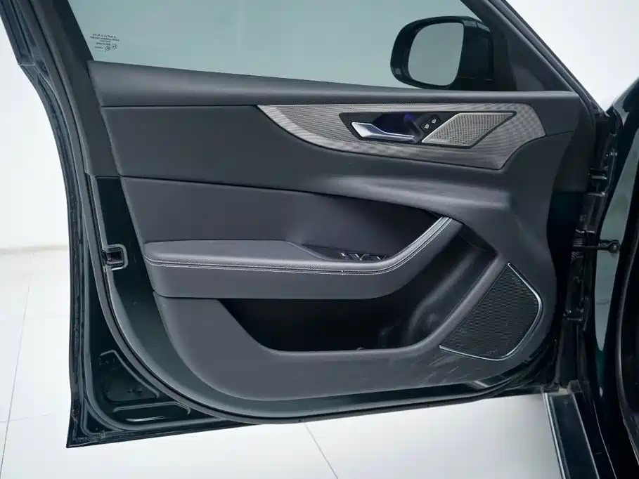 Jaguar XEL 2023 — фото 14
