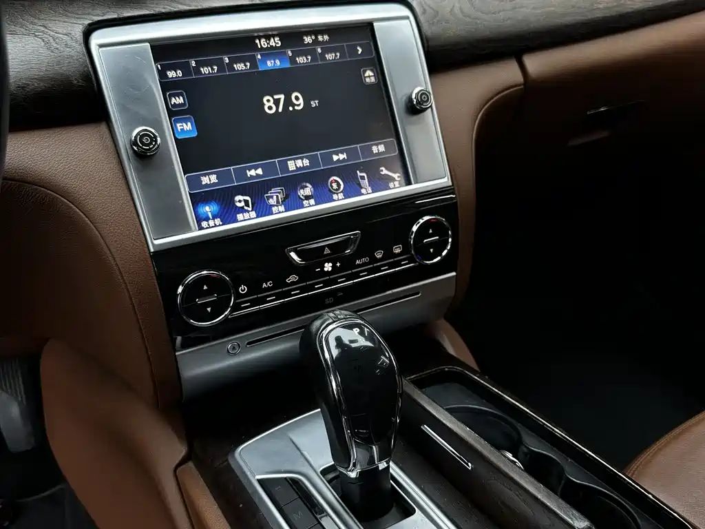 Maserati Quattroporte 2015 — фото 16
