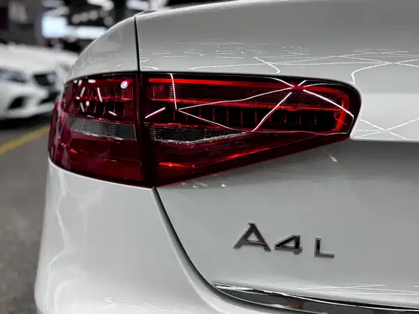 Audi A4L 2015