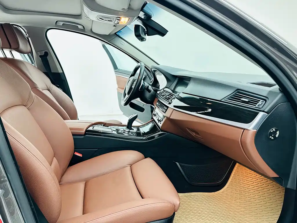 BMW 5 Series 2012 — фото 10