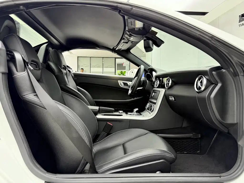 Mercedes-Benz SLC 2017 — фото 12