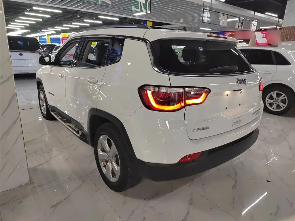 Jeep Compass 2018 — фото 23