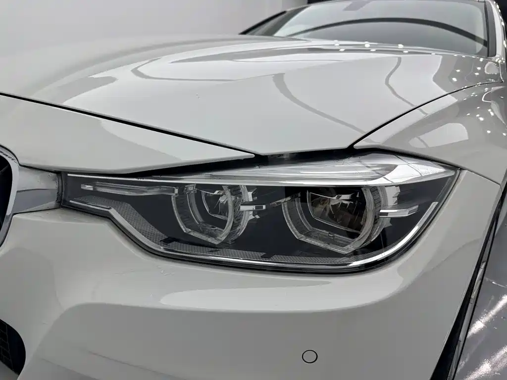 BMW 3 Series 2018 — фото 30