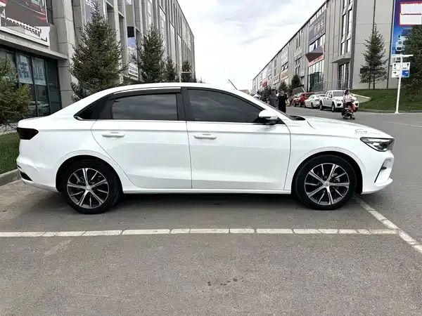 Geely Emgrand 2021