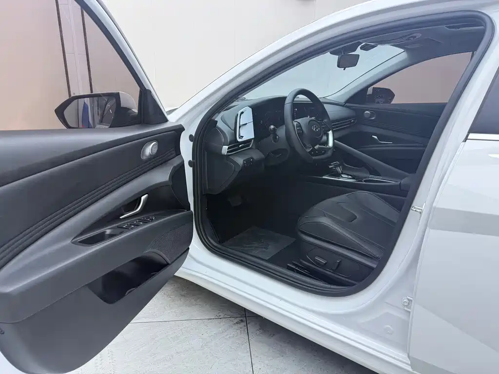 Hyundai Elantra 2022