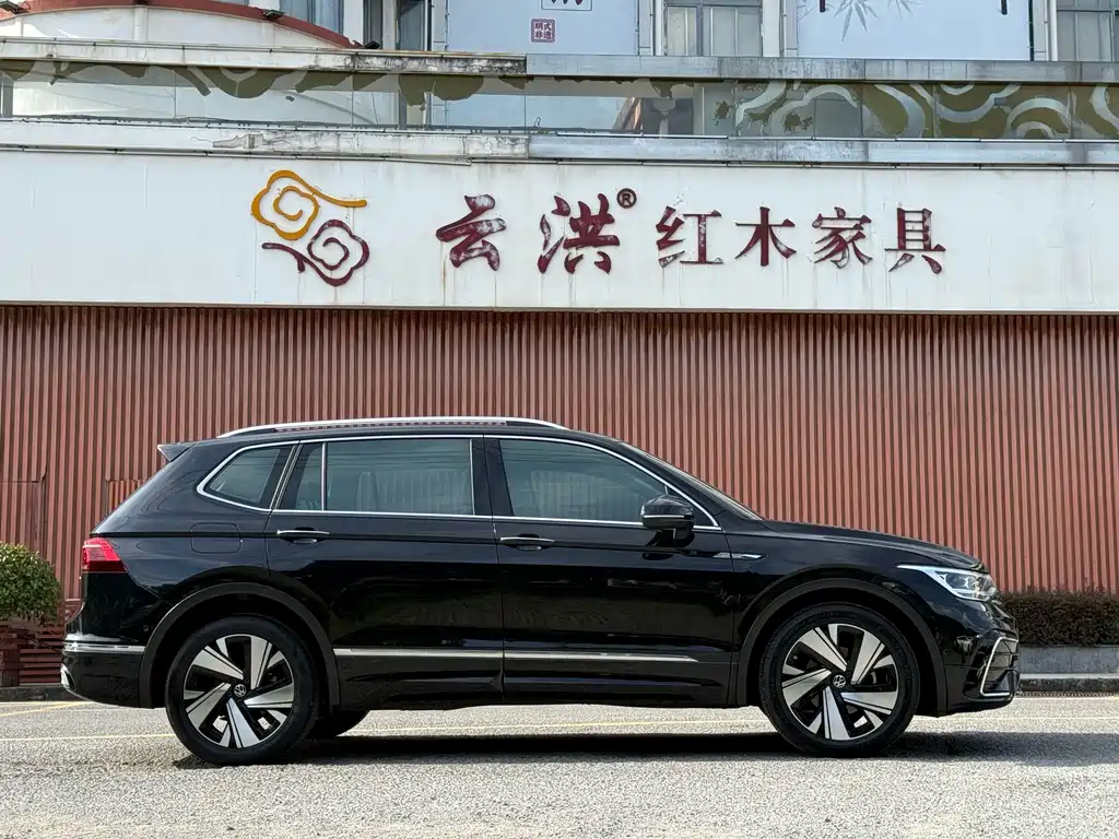 Volkswagen Tiguan L 2023 — фото 11