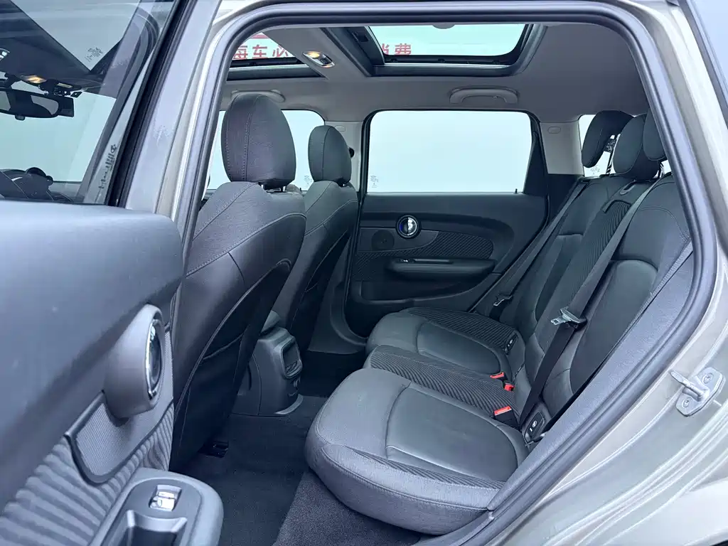 MINI Clubman 2017 — фото 13