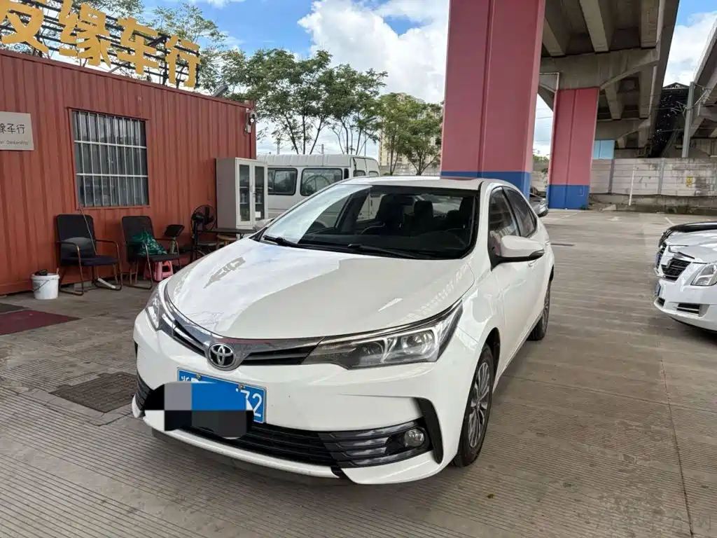 Toyota Corolla 2018 — фото 1
