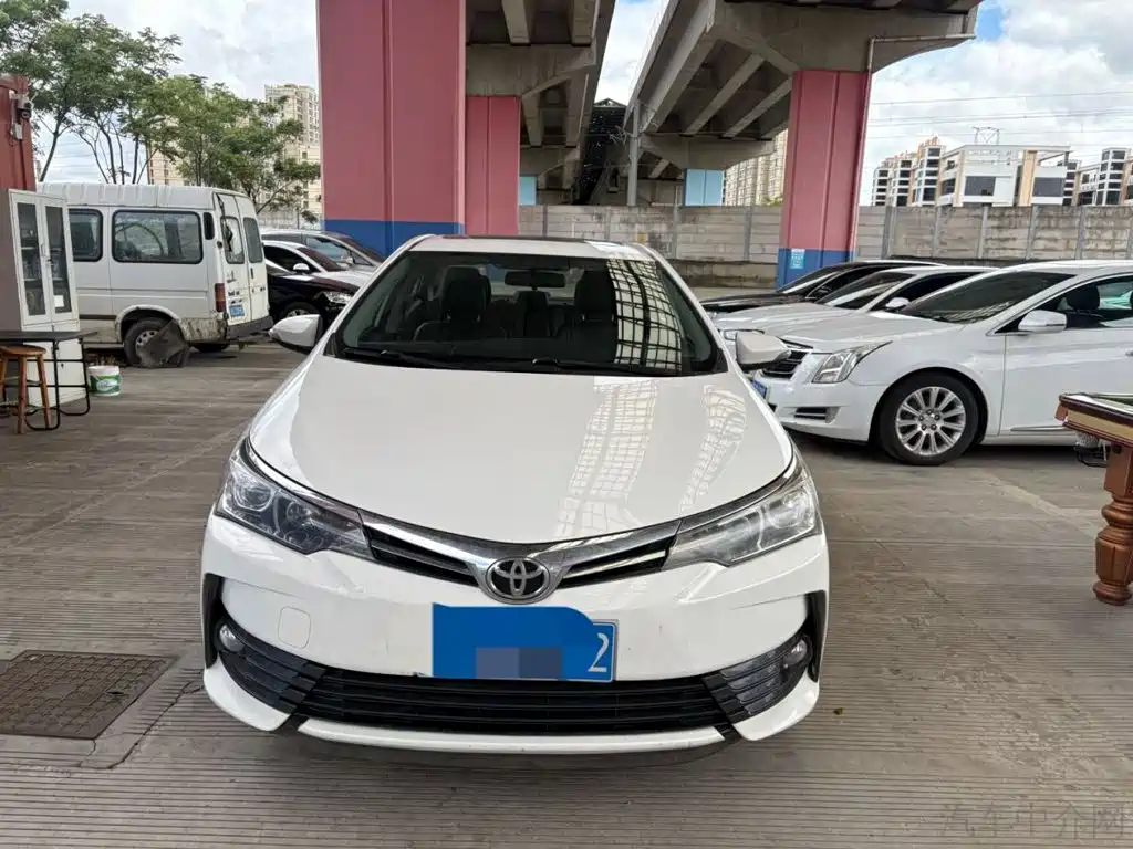 Toyota Corolla 2018 — фото 2