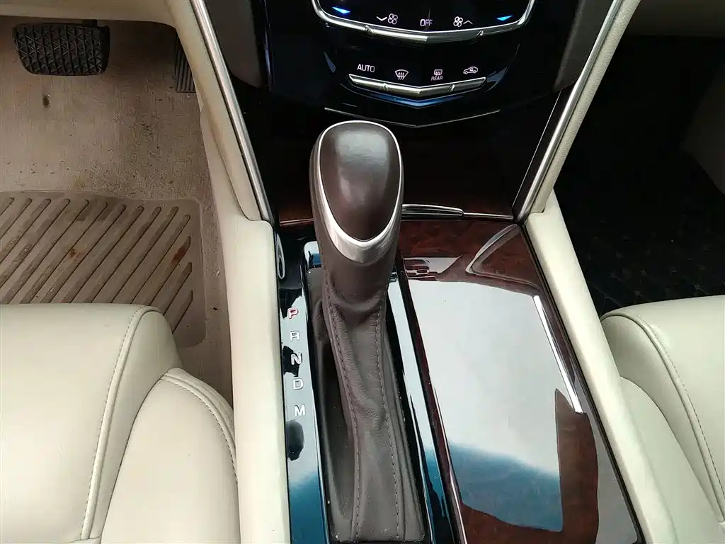 Cadillac XTS 2017 — фото 14