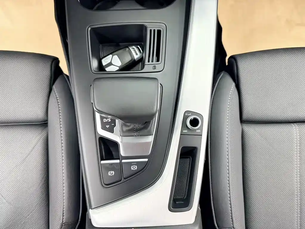 Audi A4L 2021 — фото 18
