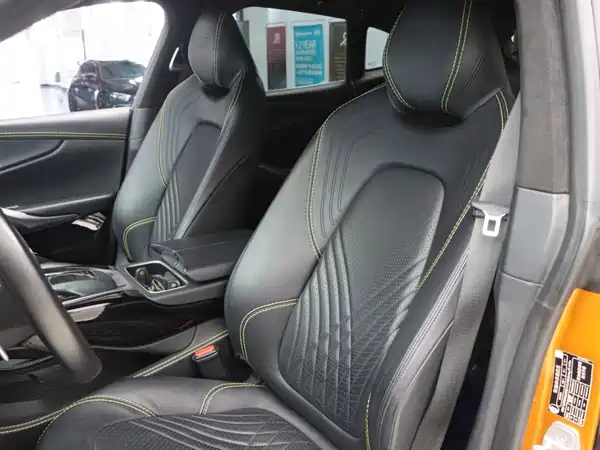 Aston Martin DBX 2022