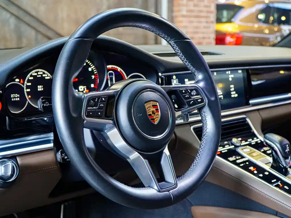 Porsche Panamera 2017 — фото 12