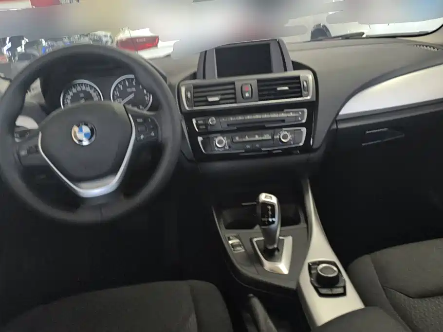 BMW 1 Series 2017 — фото 12