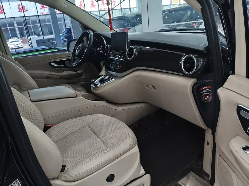 Mercedes-Benz V-Class 2019 — фото 13