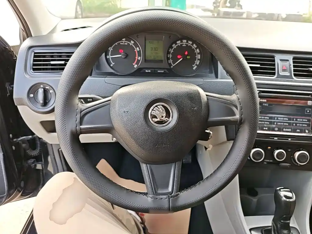 Skoda Rapid 2016 — фото 11