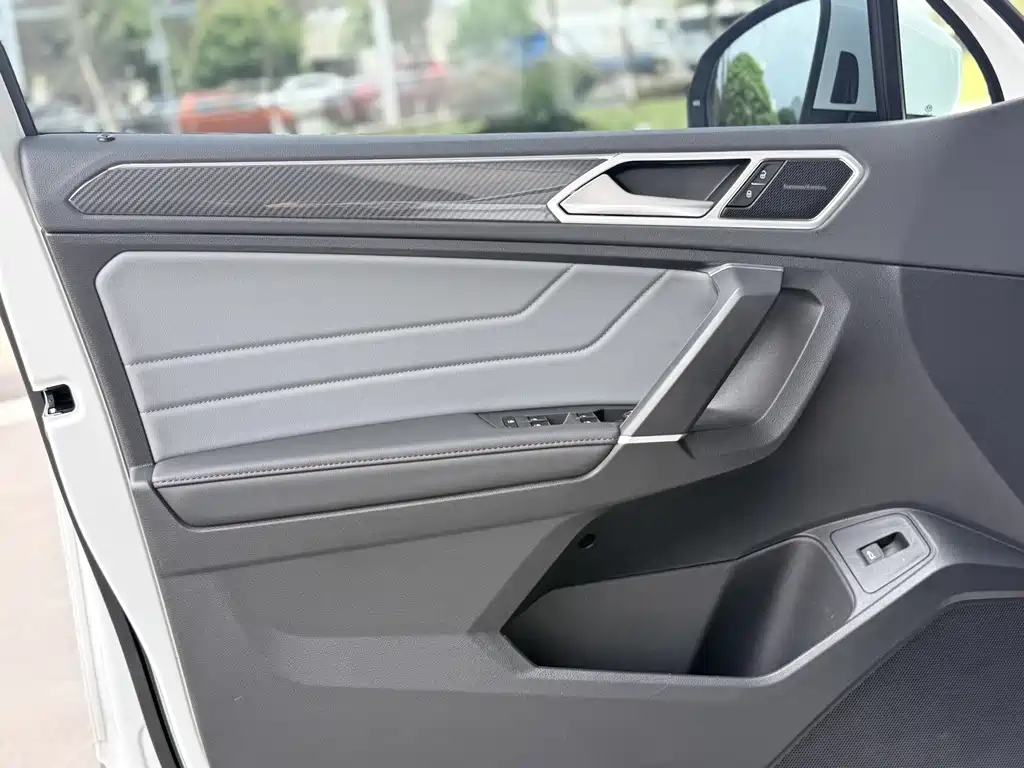 Volkswagen Tiguan L 2023 — фото 19