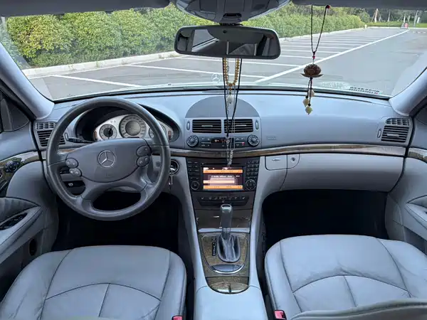 Mercedes-Benz E-Class 2009